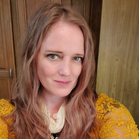 Meet your Posher, Joanna - Picture 2 of 2